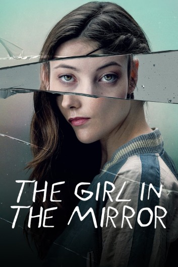 دختری در آینه